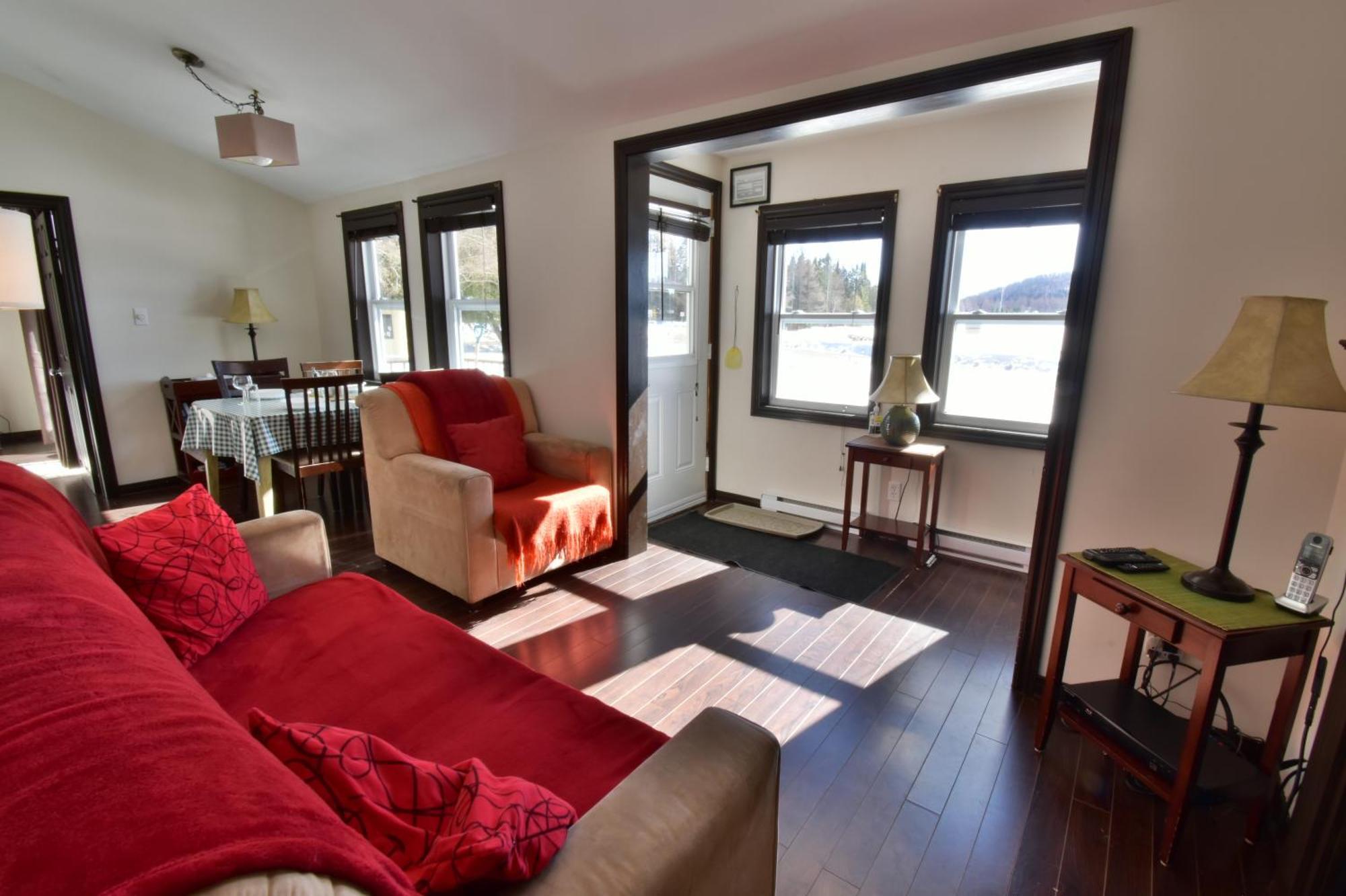 Emme Chalets Sainte-Lucie-de-Doncaster Exterior photo