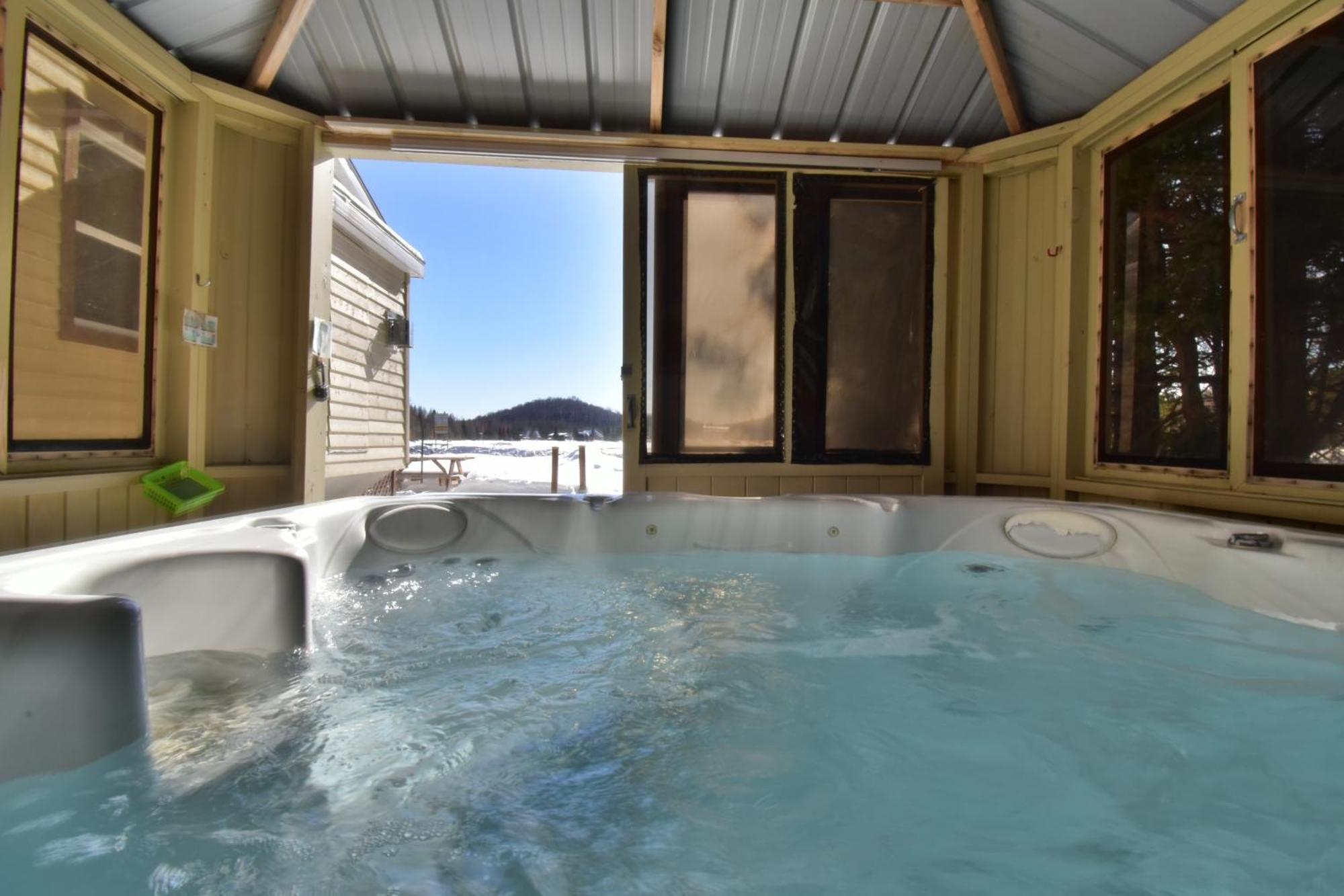 Emme Chalets Sainte-Lucie-de-Doncaster Exterior photo