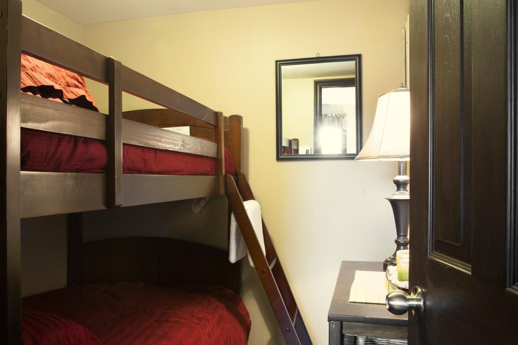 Emme Chalets Sainte-Lucie-de-Doncaster Room photo